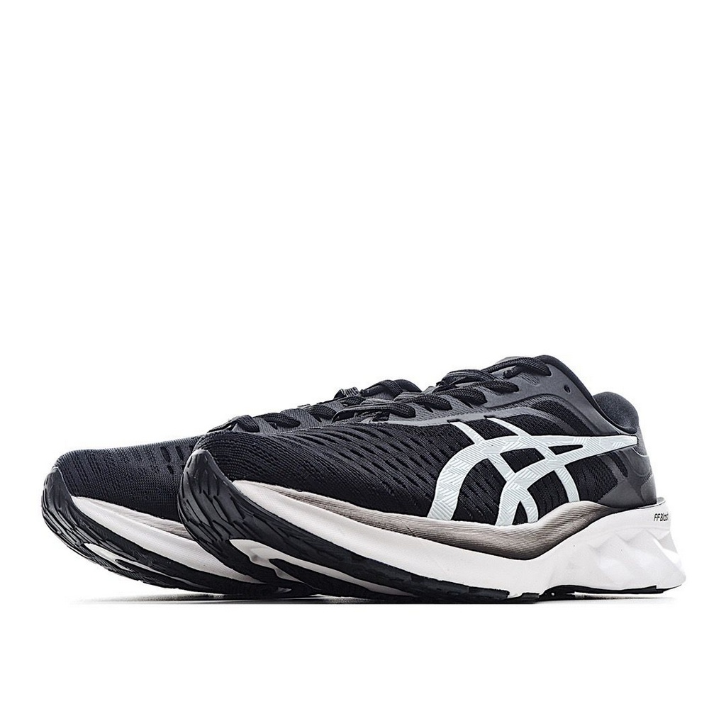 Tênis Asics NovaBlast - Preto e Branco - Masculino