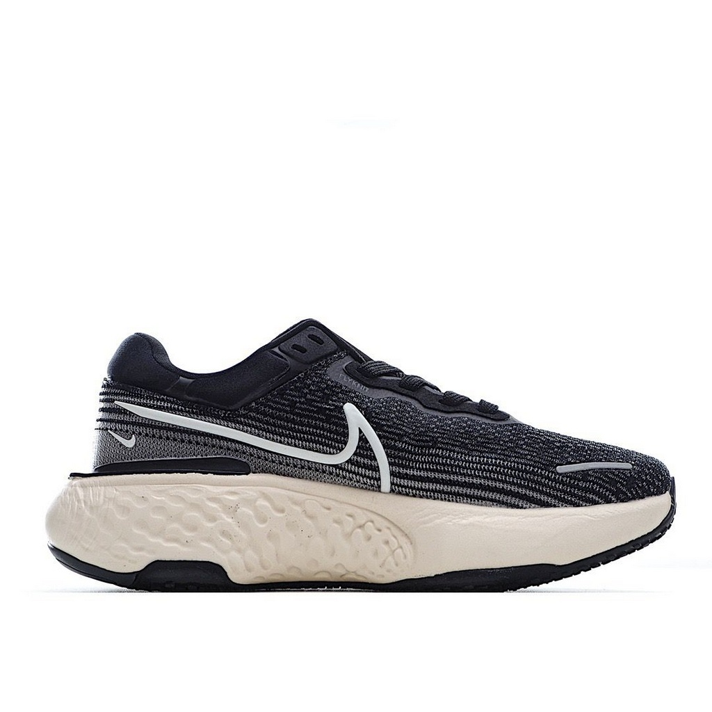 Tênis Nike ZoomX Invincible Run - Preto e Branco - Feminino