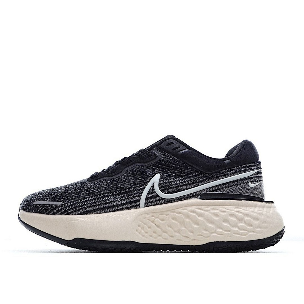 Tênis Nike ZoomX Invincible Run - Preto e Branco - Feminino 